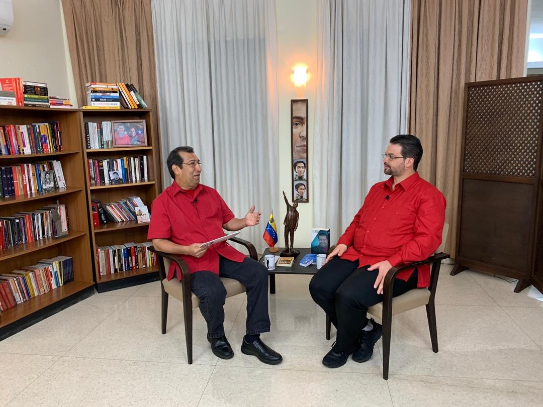 adancoromoto's tweet photo. Nos se pierdan este #Dom28 y #Lun29 nuestro programa #LaVozDeChávez, edición que dedicaremos al legado de nuestro comandante eterno por una Educación Liberadora. Conversaremos con el joven Ministro del Poder Popular para la Educación Universitaria, César Trompiz. https://t.co/9tCFtEXDZY