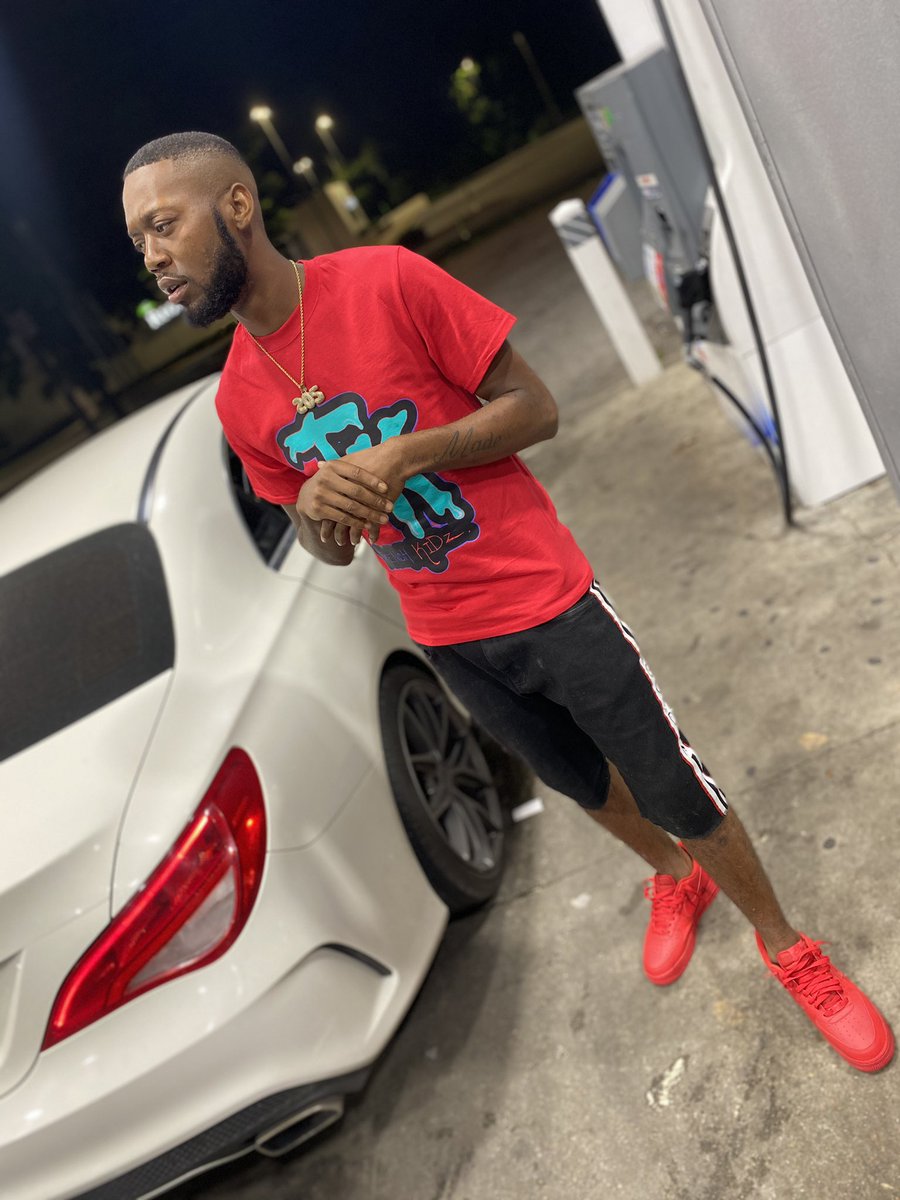 donnwunn's tweet photo. I Let You Niggas Go First I Feel Like I Was Built Too Last 🦍 💕 #TrenchKid
#FREEBLEEK
#LLTGUY
#LLBear https://t.co/bWL4nwbsAO