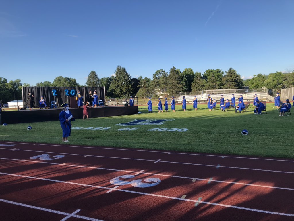 HhdsSchools's tweet photo. More images from in-person graduation ceremonies Friday. https://t.co/6LdxVmCTxQ