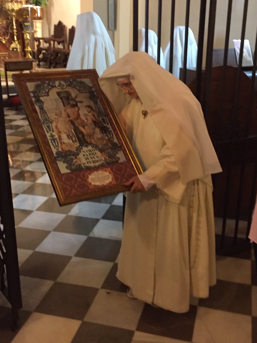 PerdonAurora's tweet photo. Tras la misa de fin de curso ha sido bendecido el azulejo de Nuestro Padre Jesús del Perdon, donado por su cuadrilla de costaleros. El mismo ha sido realizado por Rafael Reina y se encuentra en la fachada del Convento de San Gregorio Betico. https://t.co/fJOJiz2oQg