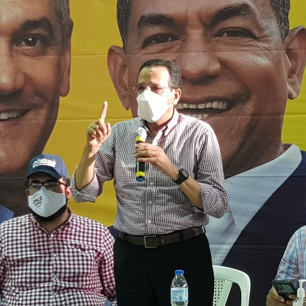 JuanVenturaU's tweet photo. Bloque 2- 1 de Pueblo Nuevo . Acompañando al compañero @antoniopenamirabal . Garantizando el triunfo de @gonzalo2020rd y @jcesarvalentin https://t.co/ZASYg6tXGo