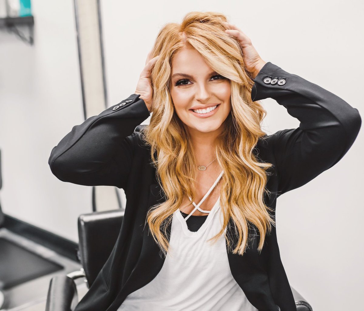 This one ❤️💇🏼‍♀️ doing what she loves #proudmama