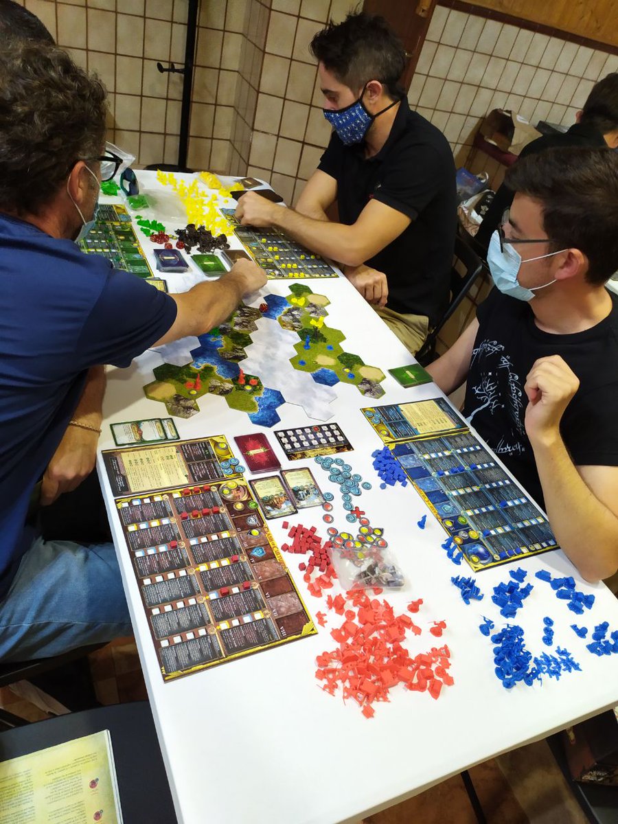 LudicaPax's tweet photo. La #nochedejuegos continua con mas partidas en la #LNMCMLdJ2020.
#StarWarsBordeExterior #ClashofCultures #Icaion #Shipwrights https://t.co/mNnZZLPCVu
