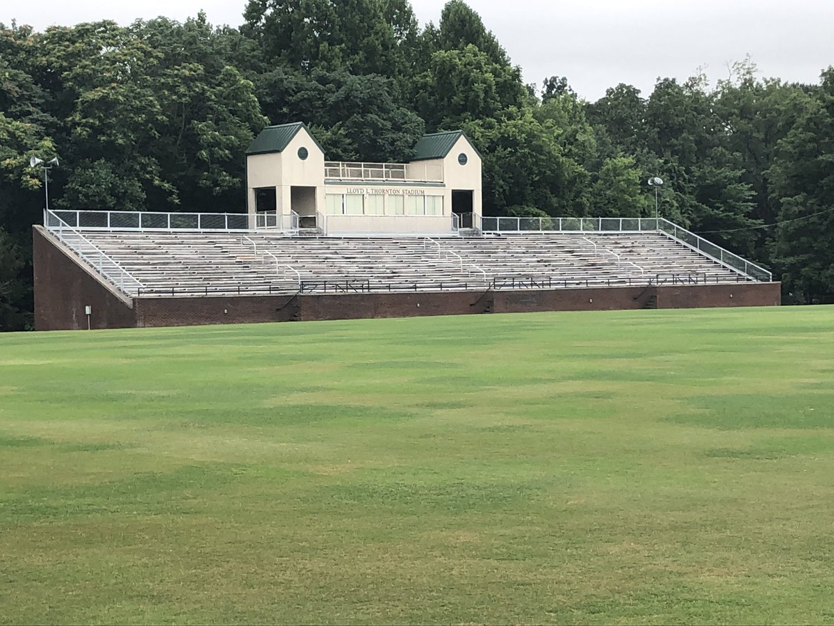 coachcraw4d's tweet photo. Greetings! Next stop took us into Beautiful Maryville, TN for a stop at @MaryvilleC Home of The @MCScotsFootball led by @MCCoachHayes Our Good Friend @coachJZimmerman coaches here! We coached here back in ‘00 &amp; ‘01...always diggin’ those Bagpipes on Gameday! Go Scots!😎💯💥🏈 https://t.co/COoFcmvmIM