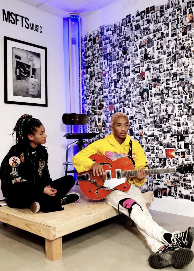 Ioveasli's tweet photo. now that they’re trending i’m just gonna say jaden and willow smith are some of the most beautiful, kind hearted and talented artists out there. fuck shane dawson https://t.co/AUpjWgvGIJ