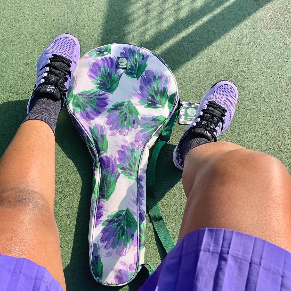 Deucekat tweet media