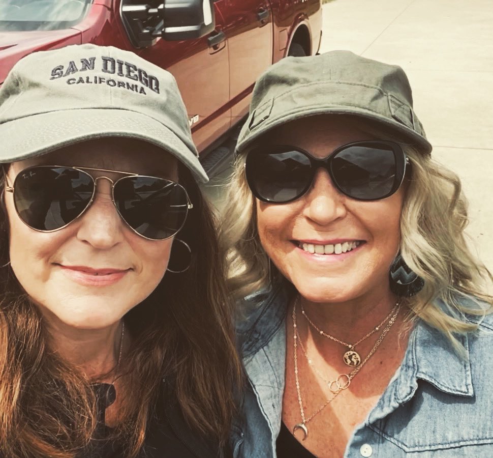 SHawesRealtor's tweet photo. Just two #usafvets out home shopping!
#countryliving #realtoringwiththisgirl #usaf https://t.co/3610HDaThQ