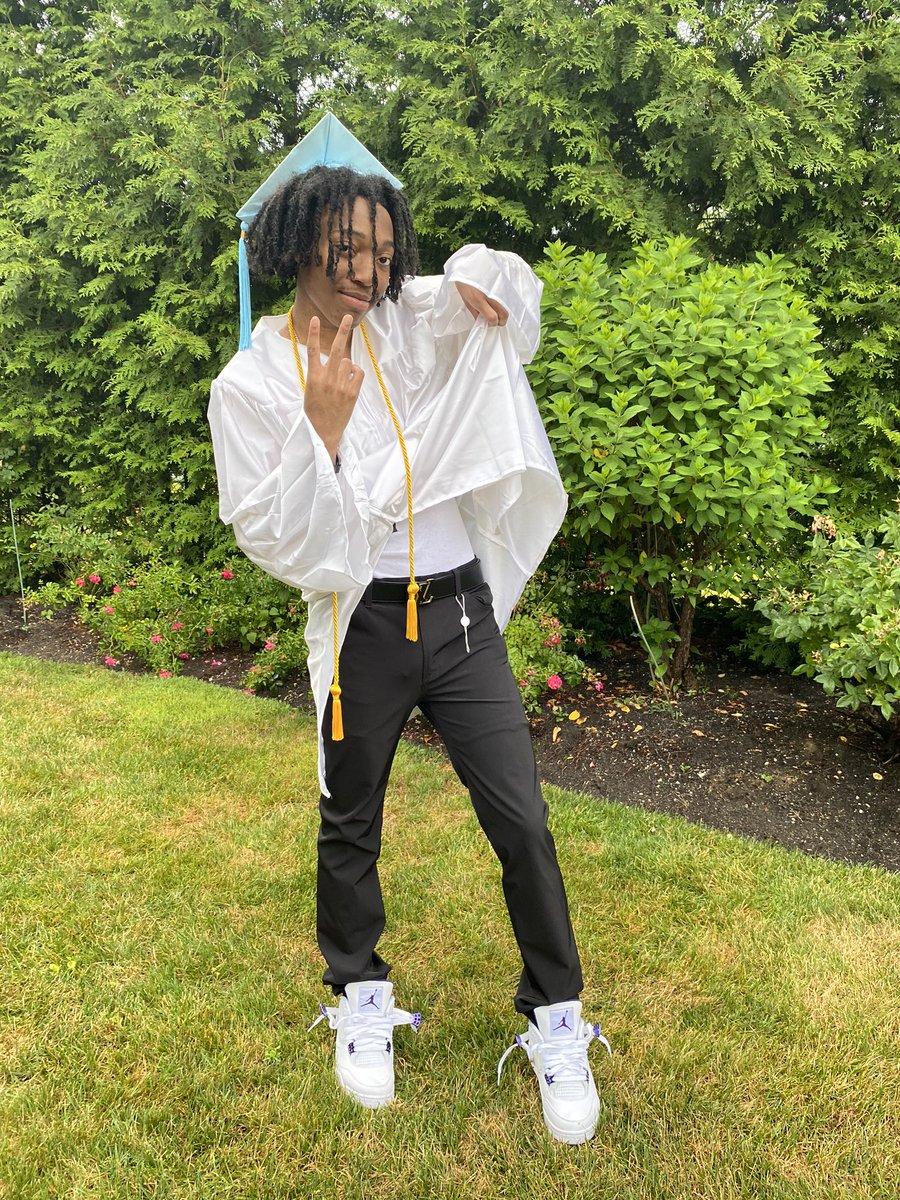 liltecca's tweet photo. Class of 2020 https://t.co/1CwT3iz2JV