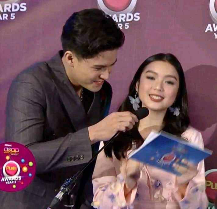 GadadLyrehs's tweet photo. kikilig talaga aq pag tinititigan ni kyle ng gnito si chin e...

KYCINE DuetOniWantASAP https://t.co/iwRSfIuNqJ