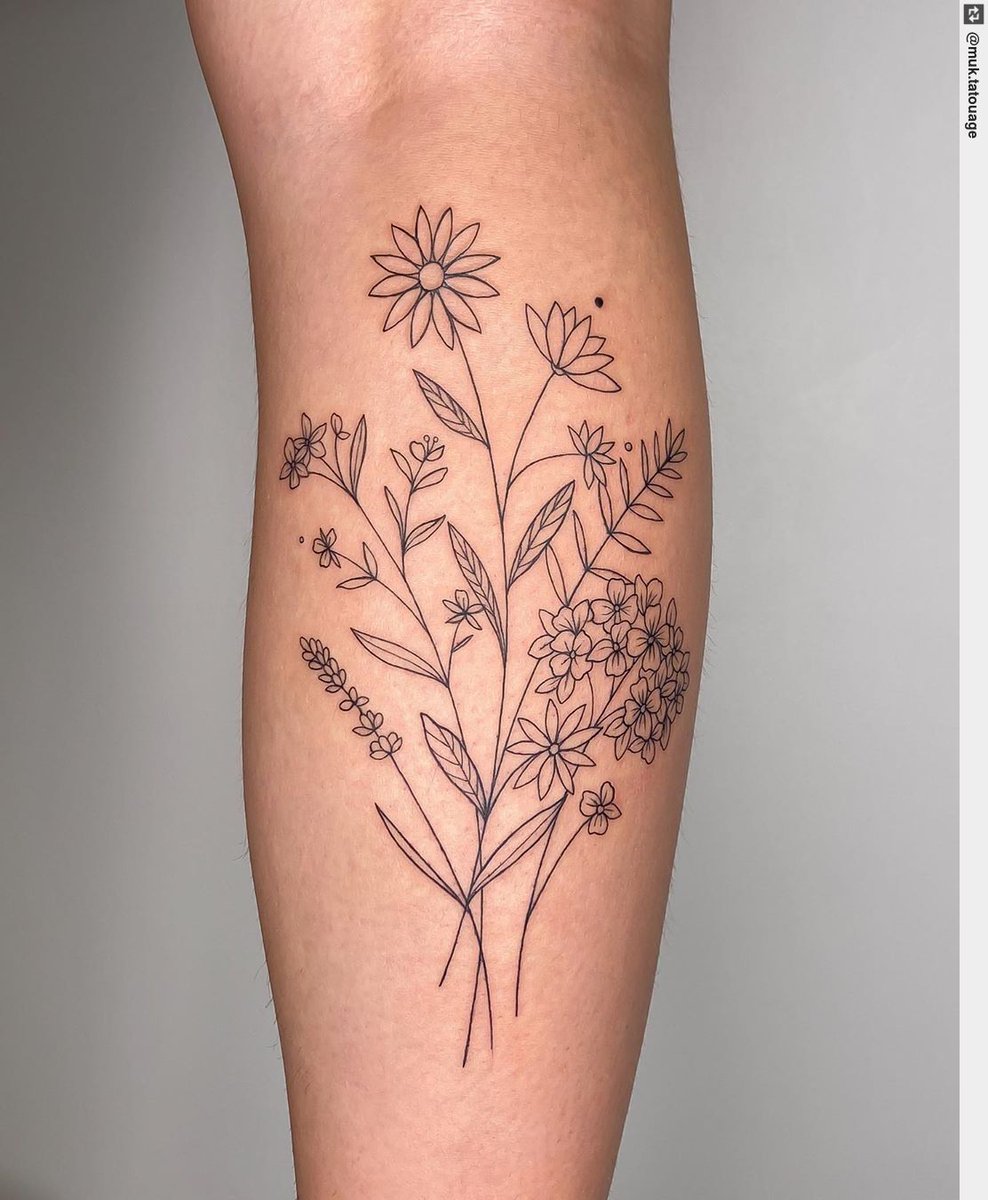 Featuring: muk.tatouage #flowertattoo #blacktattoos #minimalisttattoo #tattoo #inked #tattooart #tattoos #tattoodesign