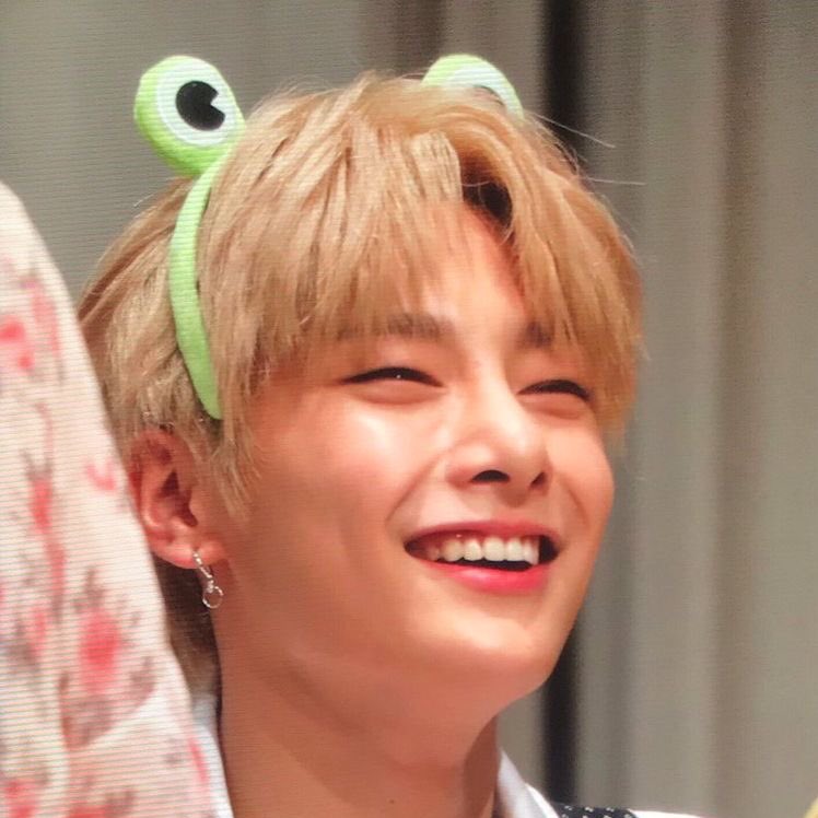 yang jeongin as frogs   : an adorable thread ✧˖°࿐