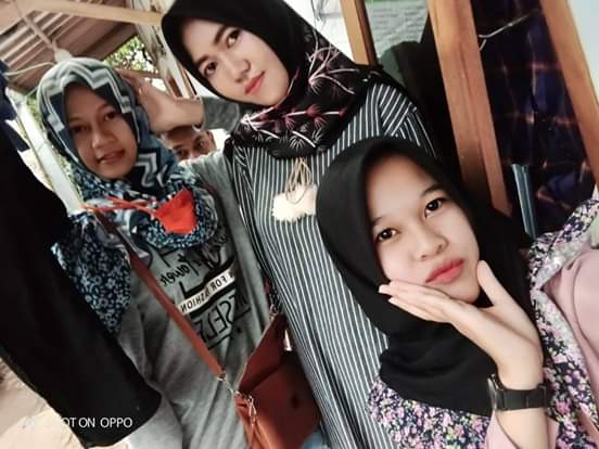 Lama ga On gara" d ajak keluarga jalan". Sholehah d depan keluarga 😘 n lebih sholehah dengan silaturahmi dengan kontol org lain😘😘😘😘 mau deh ngrate kontol yg sholeh" 😘😍😍 aaahhhh