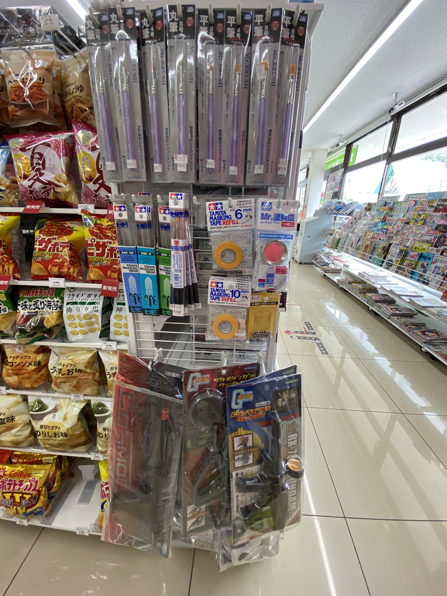 Cb 実家に行った帰りに プラモ屋か と話題のセブンイレブン横浜泉新橋町店に行ってみました 噂通りの品揃え ガンプラのラインナップがリアルタイプシリーズとか旧キットメインなのがガチですね W 皆さんもお近くに行った際には覗いてみてください