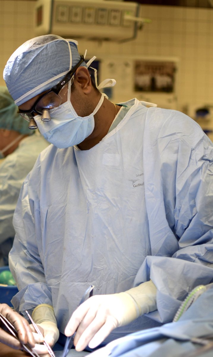 Congrats to our wonderfully accomplished vascular graduates! <a href="/MatthewJankoMD/">Matthew Janko, MD</a> and Dr. Ravi Ambani <a href="/CaseVascular/">UH/CWRU Vascular</a> <a href="/UHhospitals/">University Hospitals</a>  #graduation