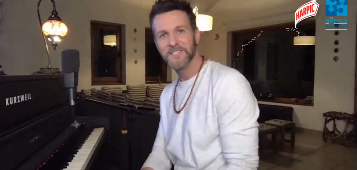 DqmaOficial's tweet photo. ¡Siempre acompañandote! Sumando nuestro grano de arena ❤ 😊 @AxelOficial Te extrañabamos mil, lindo volver a verte 😍 #modulosanitario https://t.co/aBBULSd3d7