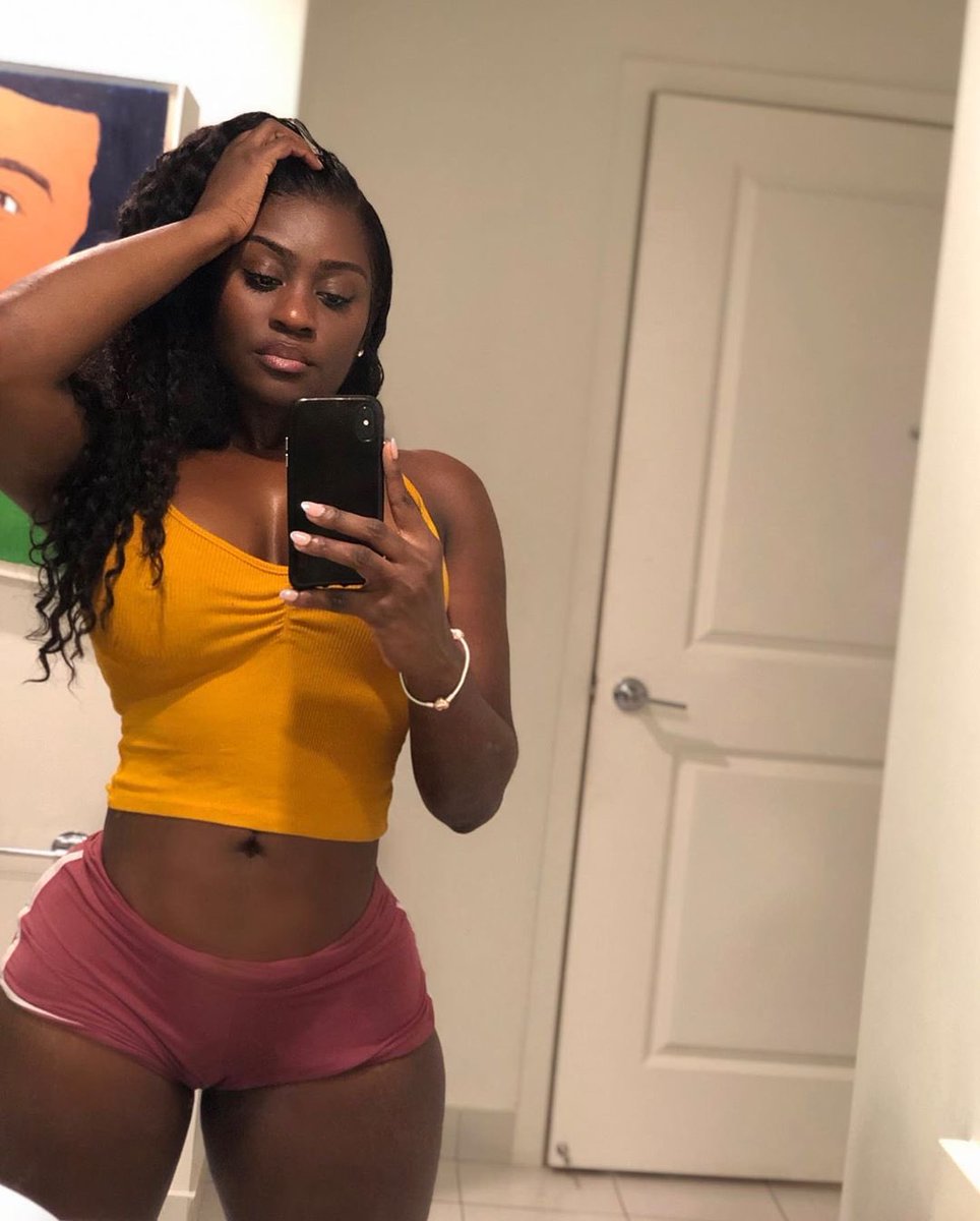 𝐞𝐛𝐨𝐧𝐢𝐞𝐬  tweet media