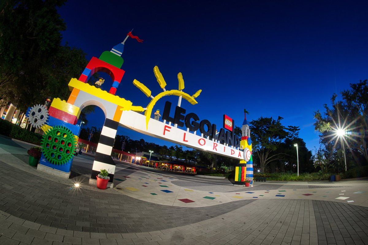 Hockeyman55's tweet photo. This was the first time we stayed the night at the @LEGOLANDFlorida hotel and had such a great time #Flashbackpics https://t.co/r7U9LTiwtQ