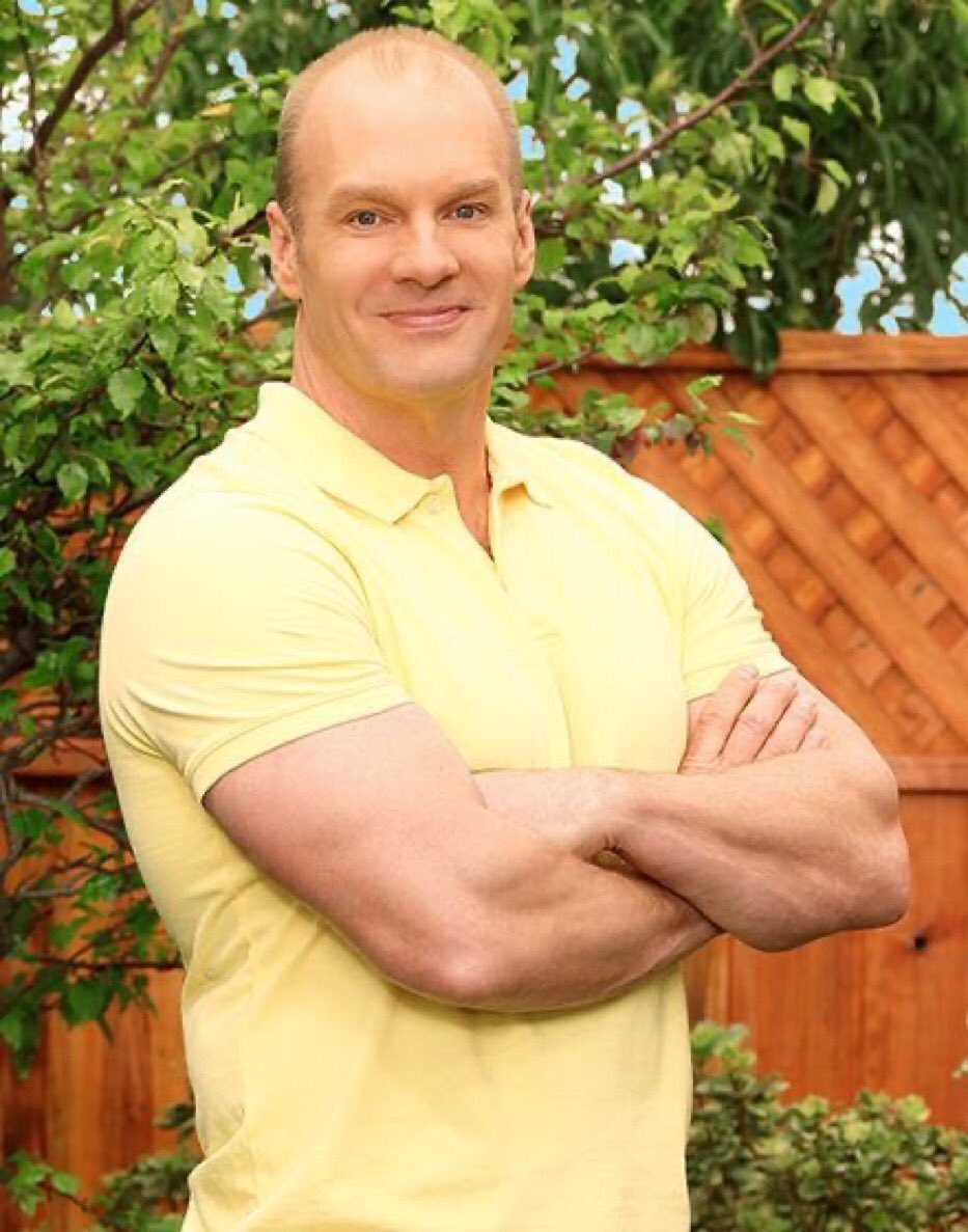 If there’s every a reboot Bob Duncan is going to be gay/divorced from Amy a...