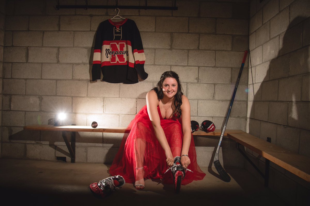 NNativeGirls's tweet photo. Happy Grad Day to our 3 hometown gals. What an honour to get to coach you 3 and watch you all grow, we are so proud of you all! Look out world, these three will do big things! ❤️🎓 @hockey9davie @jesswither_  and J’lyn Funk https://t.co/XFb6iUxURA