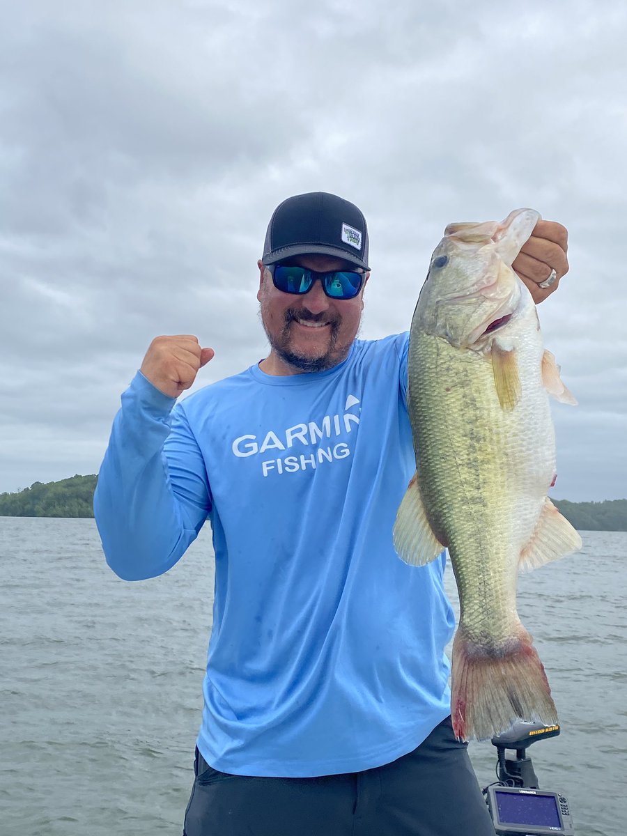 Took the guys out for some live bait fishing. They hammered them! #livebait #fishing #fish #bassfishing #tennessee #chickamaugalake

Photos: <a href="/FredRoumbanis/">Fred Roumbanis</a>