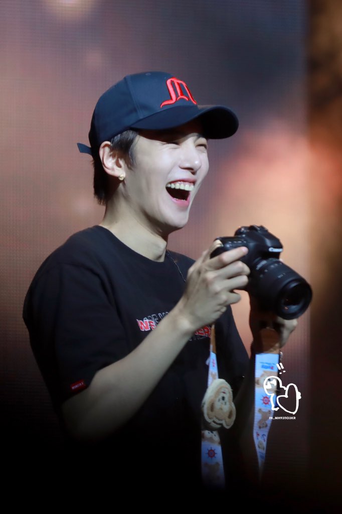 Minhyuk smiling; a beautiful thread♡  @OfficialMonstaX @official__wonho ♡
