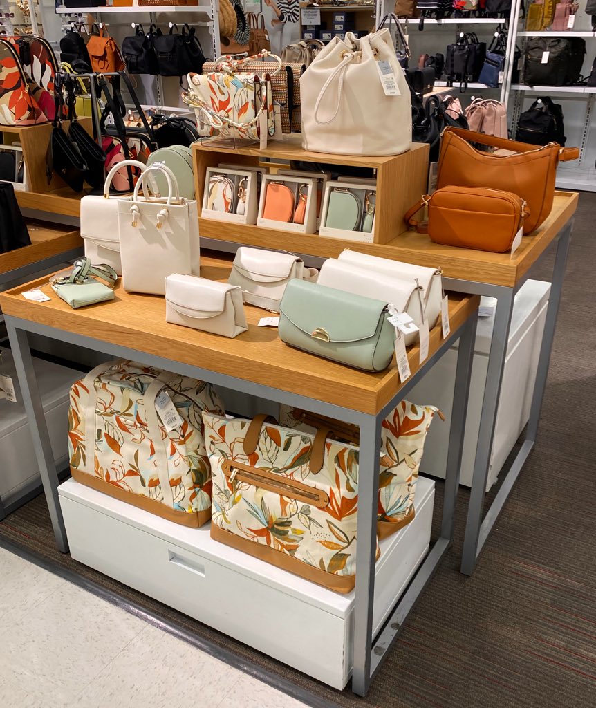 RubyC2715's tweet image. Warm colored accessories for this warm weather 😉✨ @DiannaT2715 @SavFromTarget21 @skynewton3 @salamlazkani @tracyacurry1