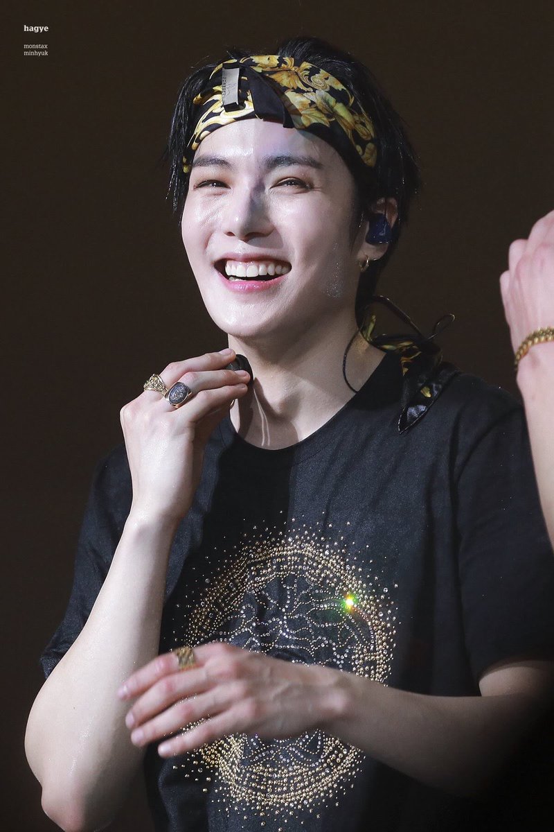 Minhyuk smiling; a beautiful thread♡  @OfficialMonstaX @official__wonho ♡