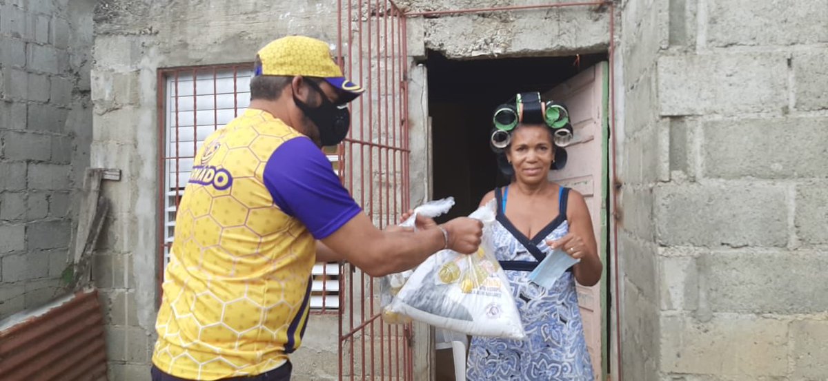 MasCercaDeTiRD's tweet photo. Estuvimos en Cotuí llevando asistencia a más de 300 familias que a través de nuestra plataforma: https://t.co/HmHji20sSs solicitaron alimentos.

#MasCercadeTiRD https://t.co/crTq2iVswt