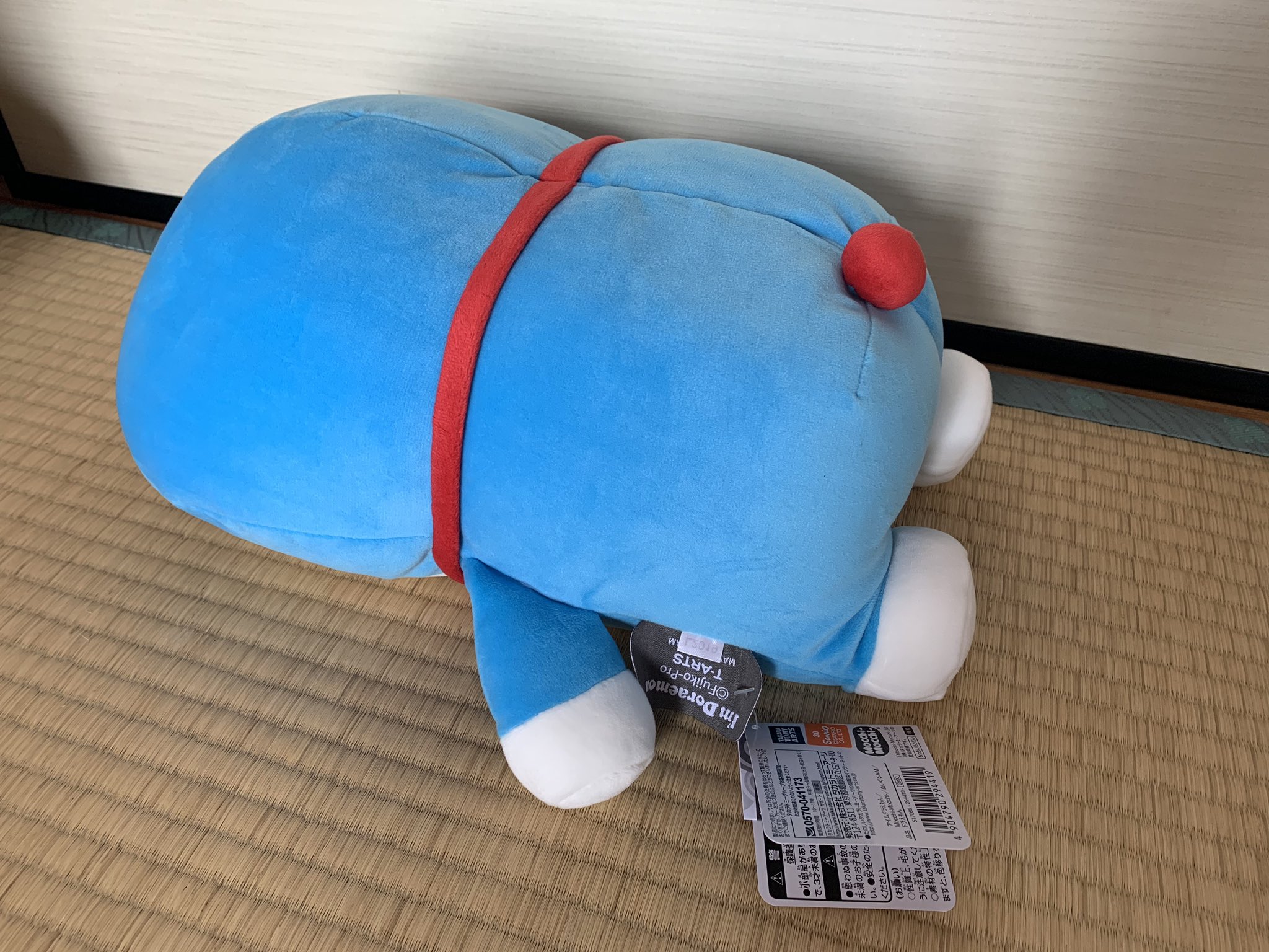 在華坊 東京駅一番街のポップアップストアで買った 初期ドラえもんグッズがかわいい ぬいぐるみは平たい 一歩間違うとゲーセンのダメプライズ臭がある 在華坊 東京駅一番街のポップアップストアで買った 初期ドラえもんグッズがかわいい ぬいぐるみは平たい 一歩間違うとゲーセンのダメプライズ臭がある