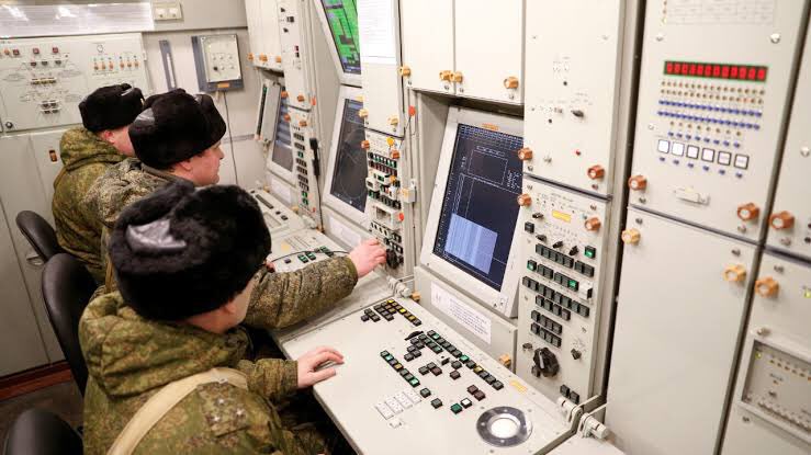 Command and Control centre: 55K6E is the name of the COmmand and control for 1 battery having 4 launchers.