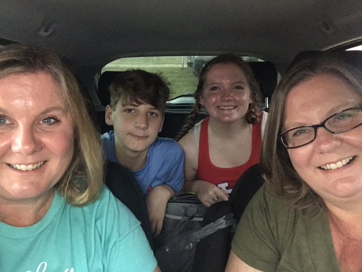 sumner_kelly's tweet photo. @garthbrooks What a great time! Thank you for an incredible evening even in the pouring rain! Love you! #GarthDriveIn #borderlinestl https://t.co/wI1GIkMdN5
