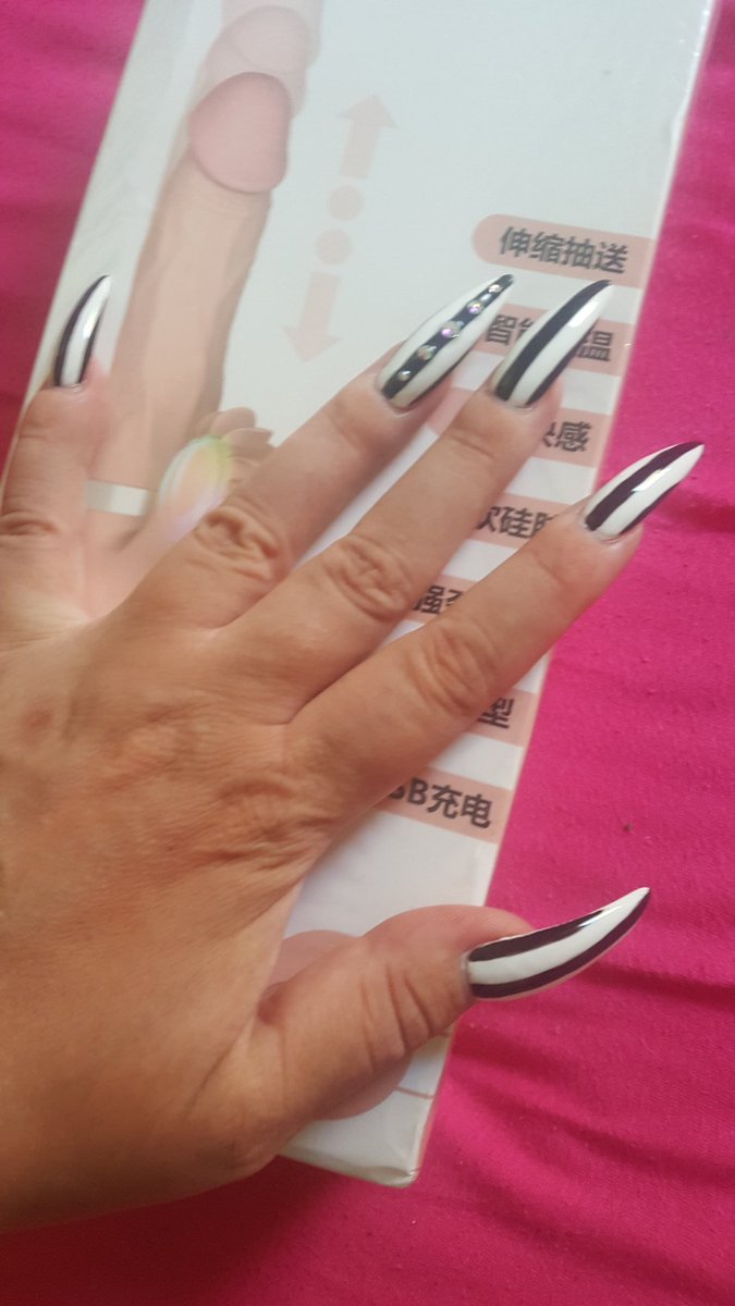 Vanessa_Knox_'s tweet photo. Sehr geiles #Geschenk von meinem #Sklave @LobsigerStephan 👉🎁😜💦 #vibrator #dildo #mitZunge #Sklavengeschenk #yummy #hot #ichliebees 😍💕
#longnails #nailsfetish #badnails #nailsporn https://t.co/8e2SPntYFa