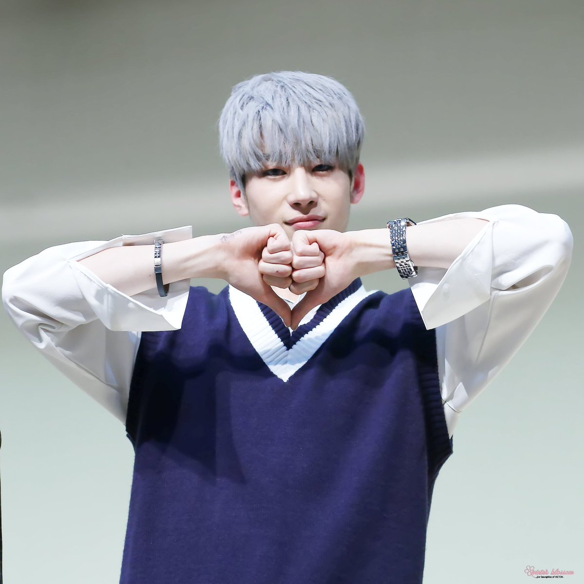 15. seungwoo handsome, ending this thread (not really) with seungwoo silver/blond hair