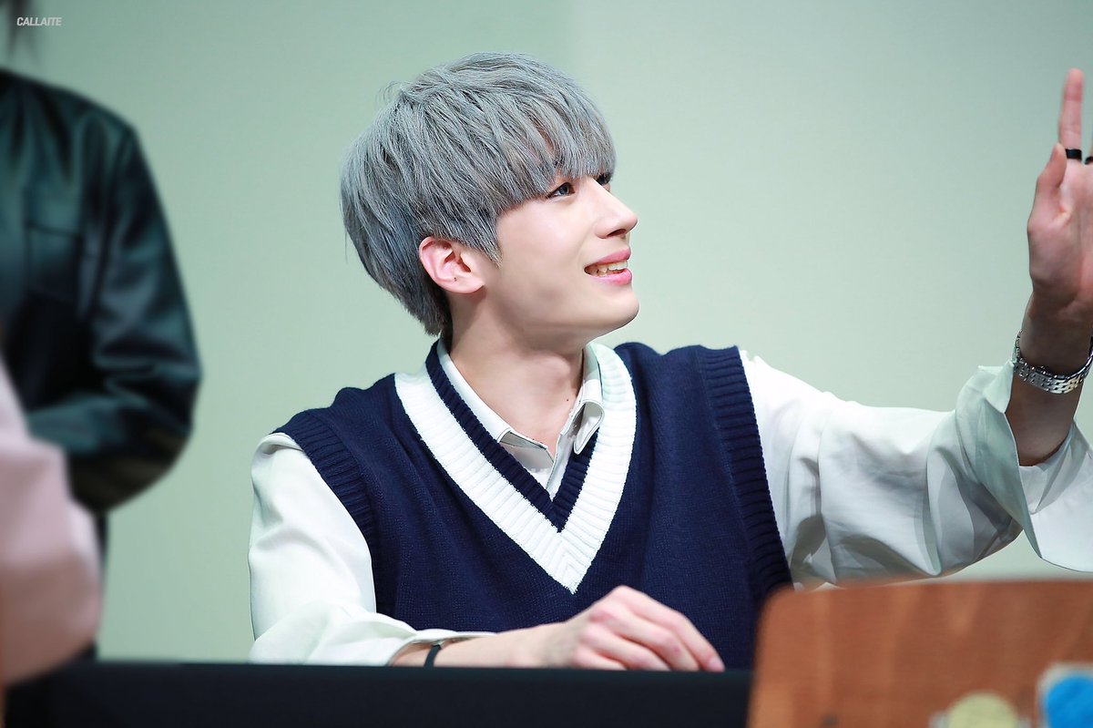 15. seungwoo handsome, ending this thread (not really) with seungwoo silver/blond hair