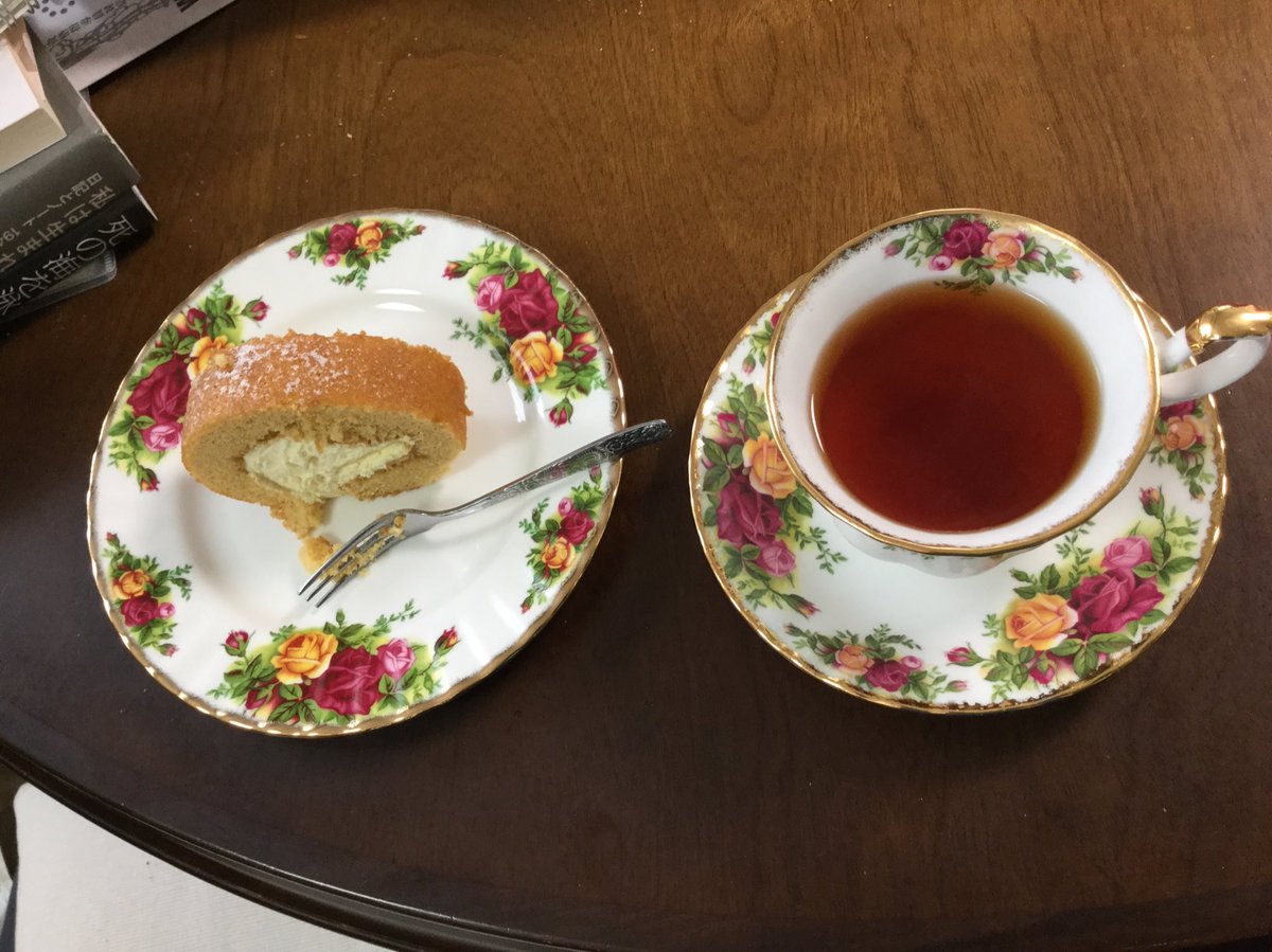 若草山 Chieko Tanaka マリアージュフレールのルージュメティスを飲む 4分くらい蒸らすのが好みです 初めて飲んだとき薬膳ぽく感じたのは薔薇の花弁のせいでしょうか スーザン ソンタグとキューブラー ロスの死の三部作