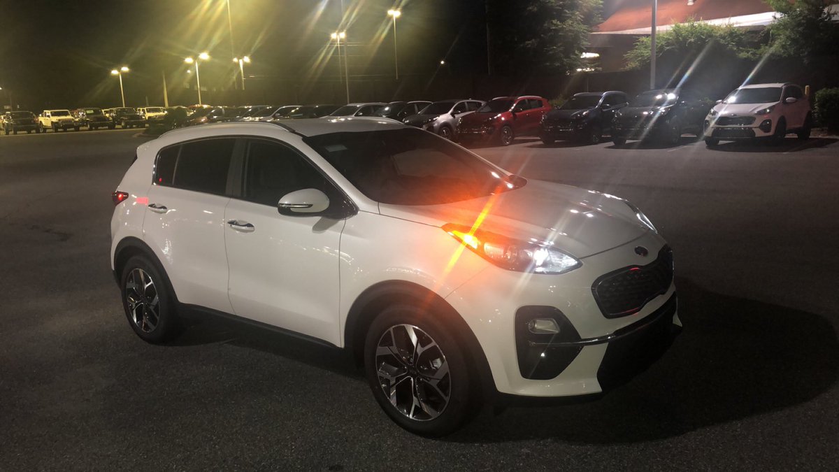 jleetbh's tweet photo. My mom NEVER takes pictures but she’s so happy and proud of buying her a NEW car today.
We’re officially a Kia FAMILY. #KiaGirls 🥰 https://t.co/vIqFMhssuV
