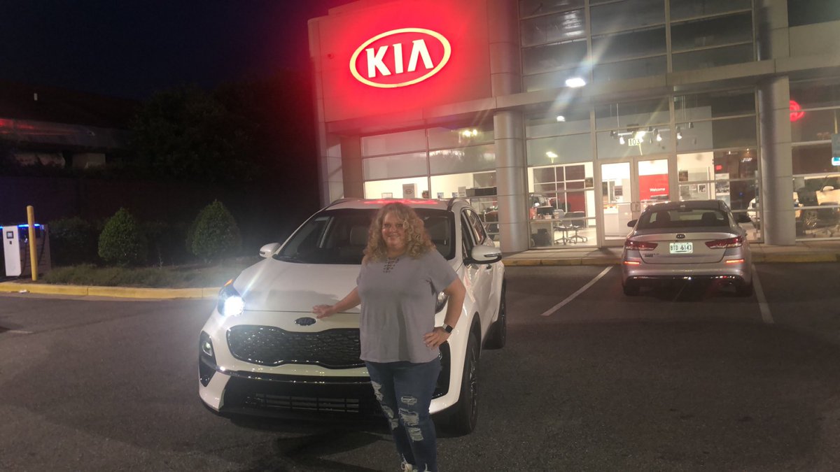 jleetbh's tweet photo. My mom NEVER takes pictures but she’s so happy and proud of buying her a NEW car today.
We’re officially a Kia FAMILY. #KiaGirls 🥰 https://t.co/vIqFMhssuV