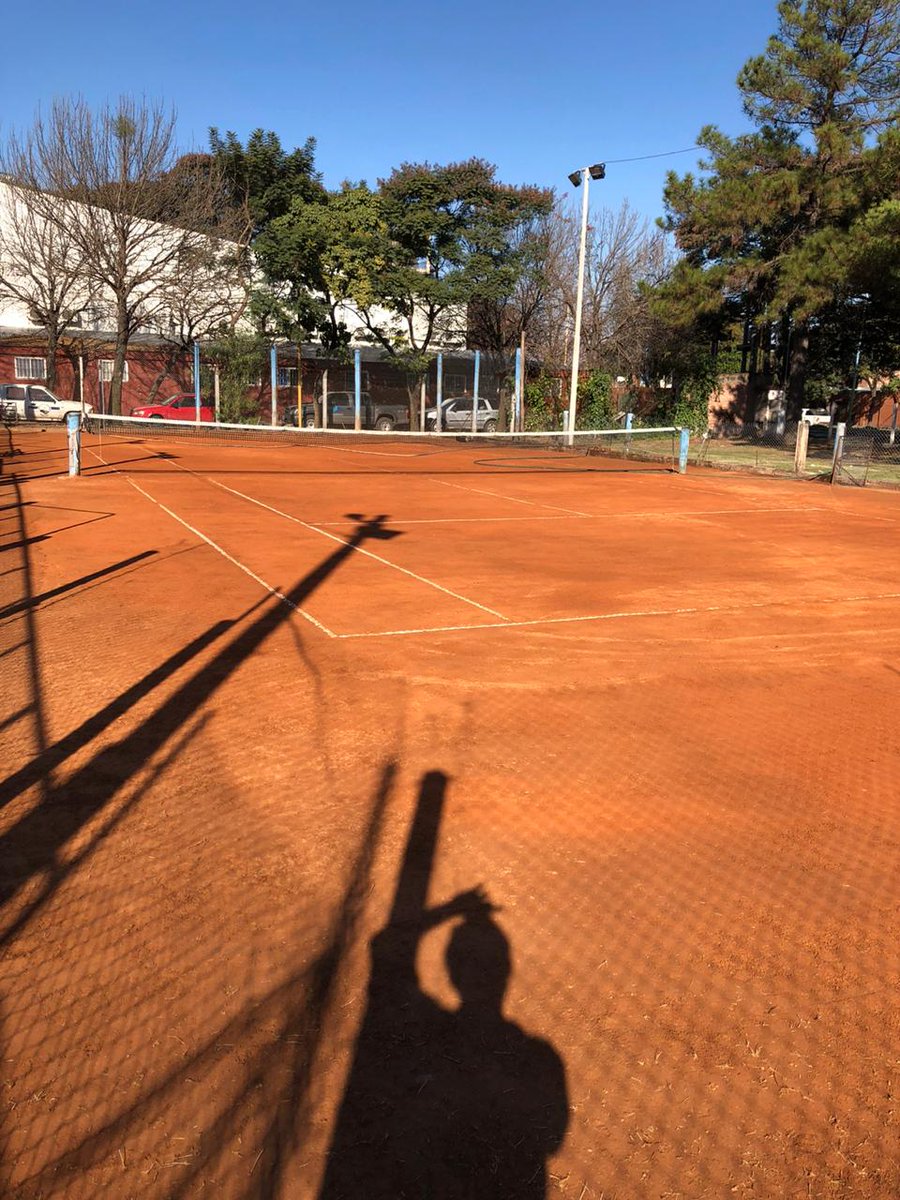 emanueltoro's tweet photo. AL FIN SE ME DIO!!!!!!!!! 
Tengo mi escuela de tenis, después de años trabajando y esforzándome , se me pudo cumplir este sueño. Para los que quieran comenzar les dejo un poquito de lo que hicimos junto a mi socio y como dejamos todo.
DIFUNDAN Y MUCHO RTTTTT https://t.co/43fPJEyj8c