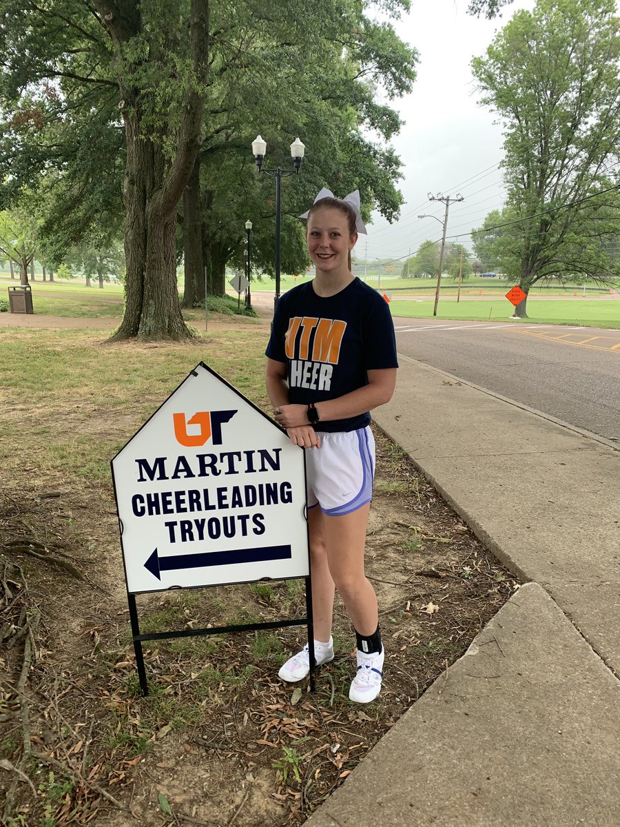 _Bethanyyy_'s tweet photo. I’m pleased to publicly announce that I will be furthing my academic as well as athletic career at the University of Tennessee at Martin this fall. So make sure you catch me on the sidelines and Let’s go Skyhawks! 🧡💙 https://t.co/PL9EEDvk2T