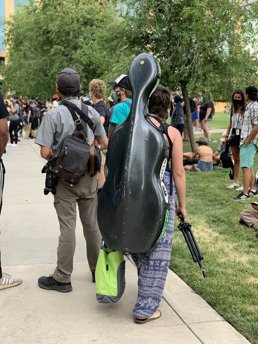 There’s a lot going on at the Aurora protest right now. A couple hundred protesters are still chanting at riot police. Meanwhile dozens of musicians are showing up with their instruments for the 8:30p Violin Vigil  #9News