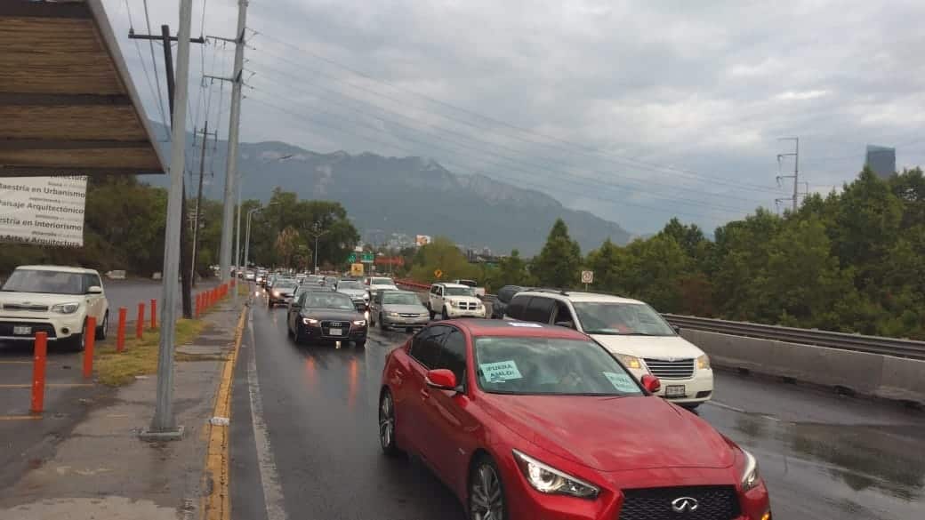 Regios arman tercera caravana anti AMLO en cinco municipios bit.ly/2VGgX6v