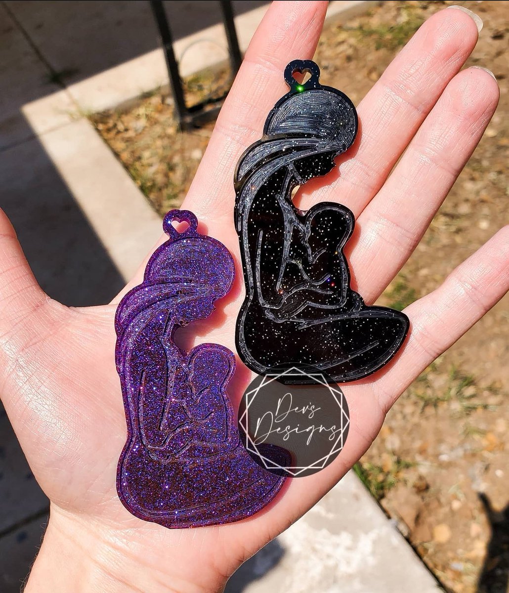 Nursing mother keychains! They are sooo simple and perfect. I, as a nursing mother, have one for myself. It's not easy! And mom's, I see you 💕 
#Nursing #breastfeeding #smallbusiness #Instagram #etsyshop #Facebook #supportsmallbusiness #devsdesigns #shopsmall #mama #epoxy #ccdiy