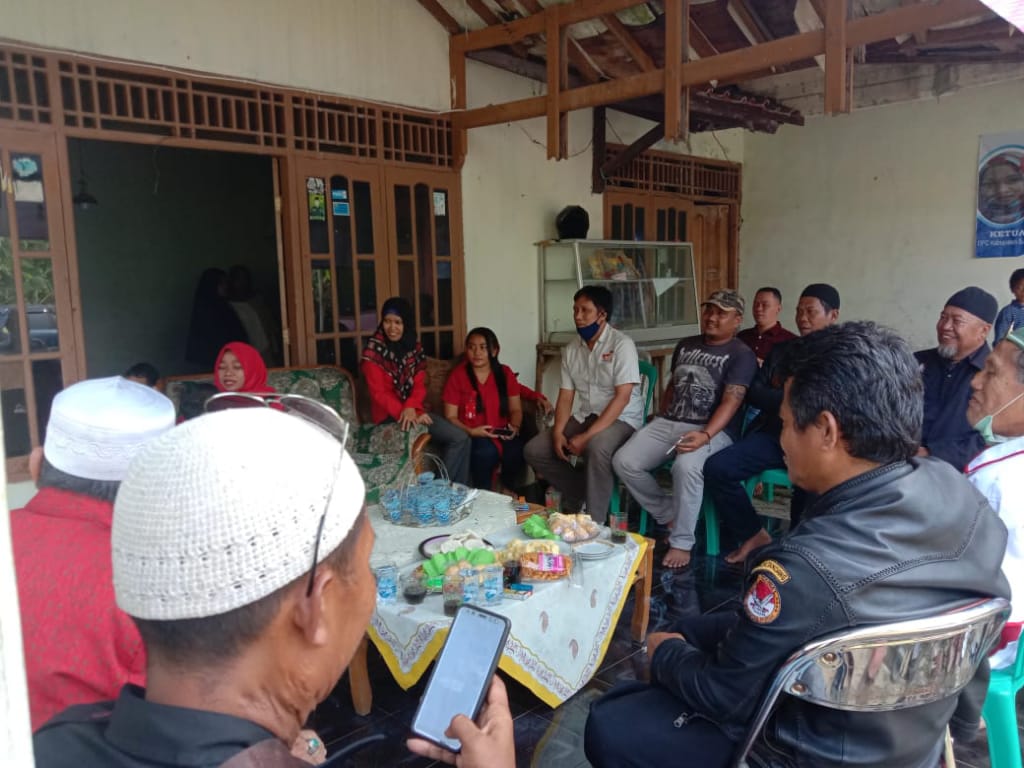 FKDB_2005's tweet photo. Sukabumi | 27 Juni 2020
Sharing program kerja antar ormas kokab Sukabumi dalam acara silaturahmi &amp; peresmian DPC KKI Kab Sukabumi Jabar. Mewakili FKDB adalah Pengurus DPC Kota Sukabumi

#FKDB #DoaBangsaTV #AyepZaki #FkdbOnFarm #BersamaFkdbPetaniUntung #BersamaFkdbUkmUntung https://t.co/yCRdc4BWHf