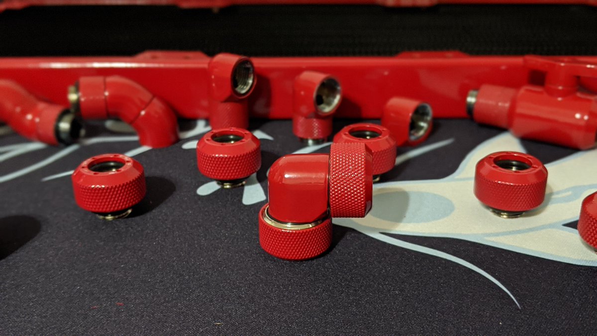 RoninMechaWorks's tweet image. The Razor Red from Primochill looks awesome in person!  Received an assortment of fittings, dual 360 slim radiators, and some PETG tubing!  The @HITCOMMAND base station is coming along!

#HItCommand #PCBuild #SponsoredBuild #Intel #IntelGaming #roninmechaworks #watercooling