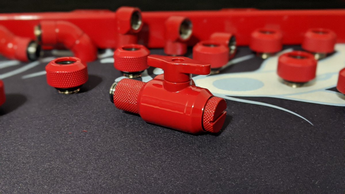 RoninMechaWorks's tweet image. The Razor Red from Primochill looks awesome in person!  Received an assortment of fittings, dual 360 slim radiators, and some PETG tubing!  The @HITCOMMAND base station is coming along!

#HItCommand #PCBuild #SponsoredBuild #Intel #IntelGaming #roninmechaworks #watercooling