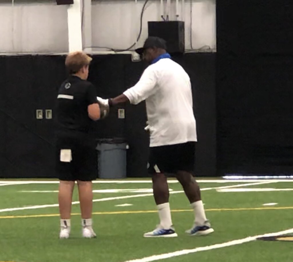 CoachMattLand's tweet image. Great weekend of learning at @QBCollective Immersion! Thanks to coaches @rvfc10 @CoachRicht @GVandagriff and #BradJohnson! Already looking forward to next time...#hardwork #weekendshift #littlethings