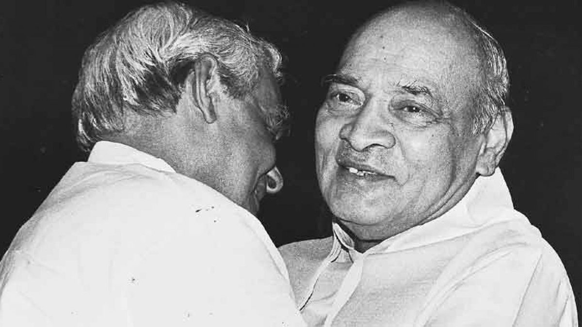 joybhattacharj's tweet photo. For those of us who started our careers in the early 90s, it was PV Narasimha Rao's mandate to Manmohan Singh for reform that changed our lives.
On his 99th birth anniversary, remembering a man who spoke 17 languages, translated in 6 of them &amp; was a astute political strategist. https://t.co/xFcVK6qbre