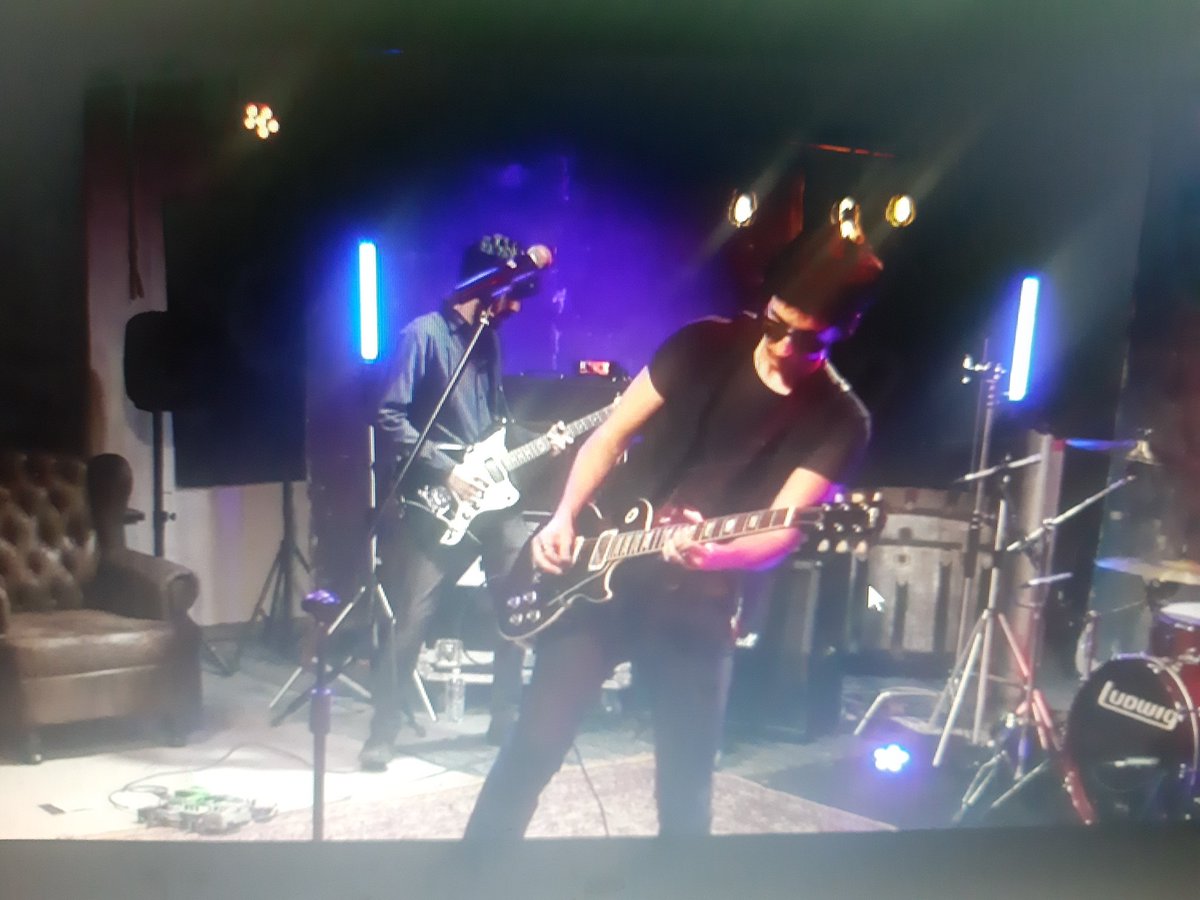 JaneeCastillo's tweet image. Si esto no es un sismo entonces me rindo no sé qué es @DivisionOficial 

#TUSHOWTUSETLIST