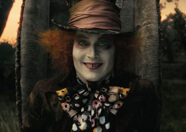 Алиса в стране чудес гиф шляпник. Шляпники минусовка. Mad hatter johnny depp. Шляпник музыка. Безумный шляпник алиса в зазеркалье.