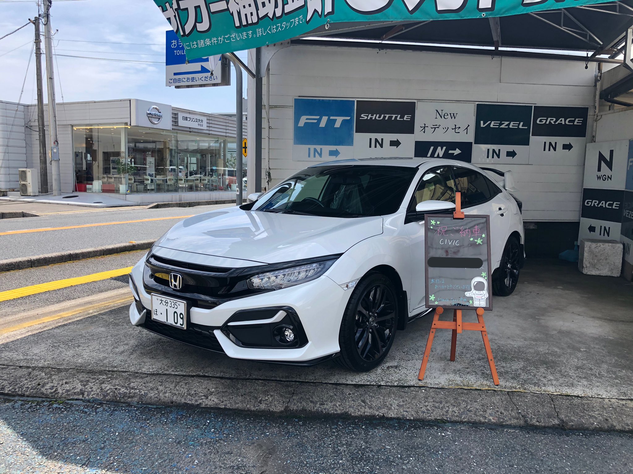 Ryuki 本日 シビックハッチバックを 無事納車いたしました 人生初のマニュアル車です これからよろしくな 相棒 ホンダ乗りと繋がろう初夏 Honda ホンダ 納車 Civic Hatchback Fk7 Mt車 車好きと繋がりたい シビック好きと繋がりたい